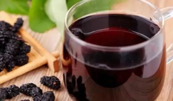 泡酒桑葚方法視頻_泡酒桑葚方法竅門_桑葚泡酒的方法