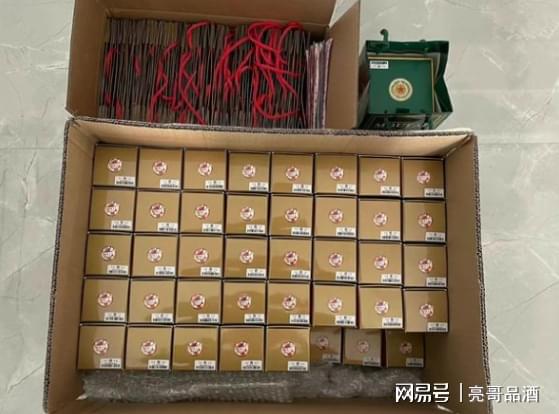 中午，我的表弟搬來一箱飛天茅臺，他以每瓶