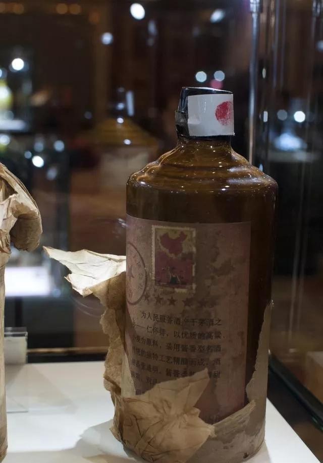 都說茅臺是醬香型白酒，什么是醬香型白酒呢