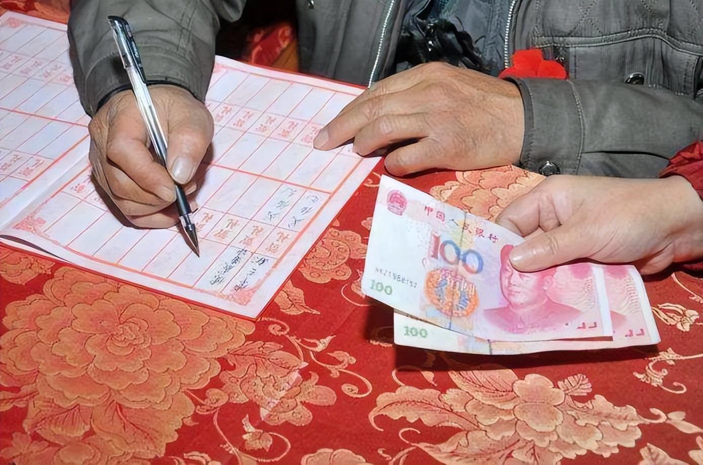 一大叔飛青島隨禮，喝4杯53年茅臺(tái)欲離桌，: