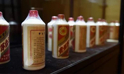 茅臺(tái)年份酒_茅臺(tái)年份酒價(jià)格表_茅臺(tái)年份酒30年價(jià)格