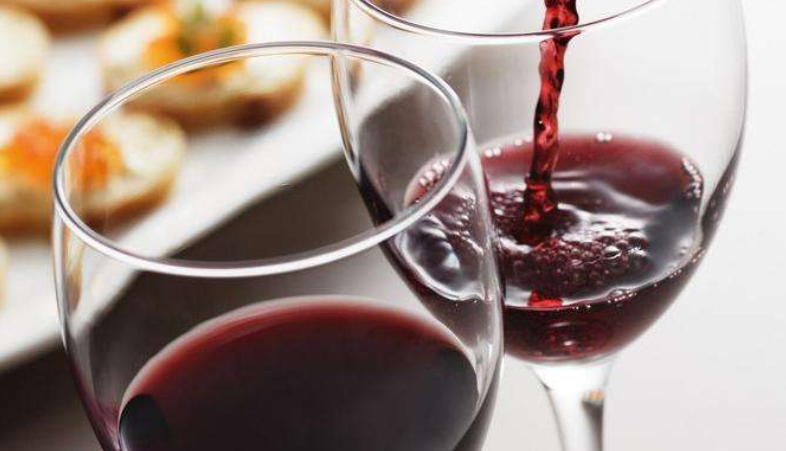 紅酒一毫升等于多少克水_紅酒毫升數(shù)_一瓶紅酒多少毫升