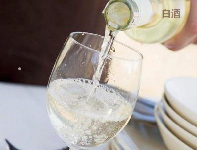 釀酒白酒糧食可以混合嗎_一斤糧食可以釀酒多少斤白酒_白酒用糧食