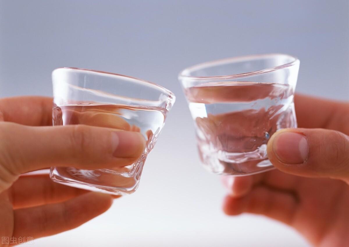 喝白酒會(huì)長(zhǎng)胖嗎？怎么樣喝酒才好呢？