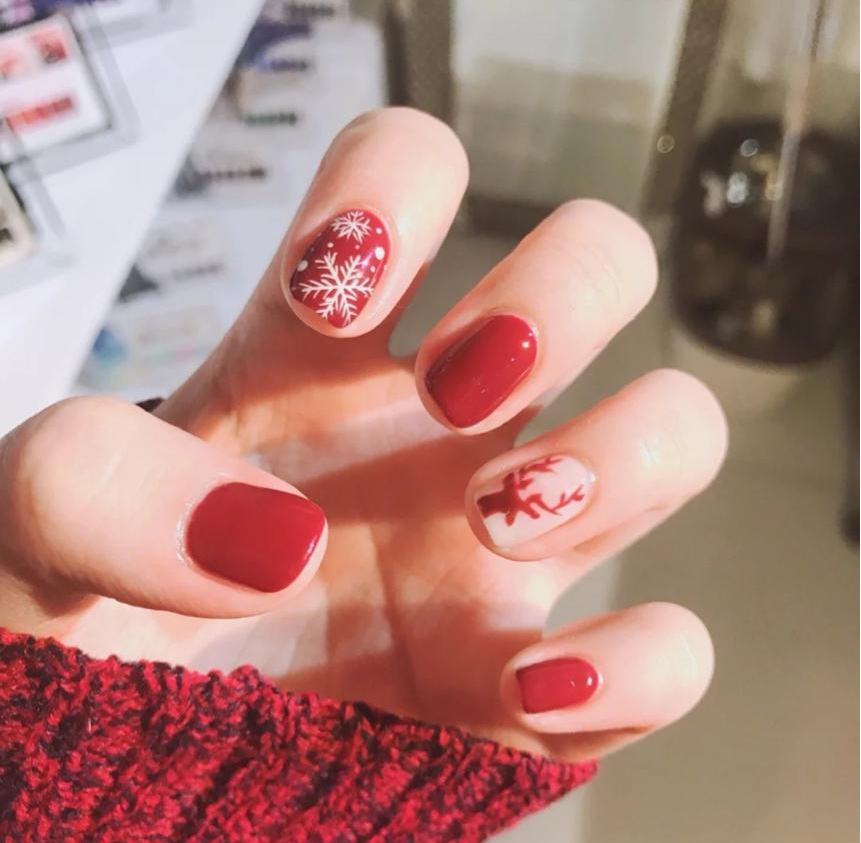 美甲酒紅色怎么調(diào)出來的_美甲酒紅色_酒紅色美甲款式