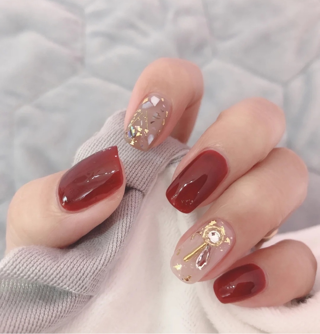 酒紅色美甲款式_美甲酒紅色怎么調(diào)出來的_美甲酒紅色