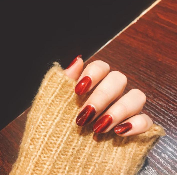 美甲酒紅色怎么調(diào)出來的_美甲酒紅色_酒紅色美甲款式