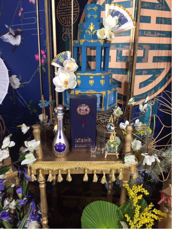 藍(lán)天海霞酒2號_白酒天之藍(lán)和海之藍(lán)哪個好_藍(lán)白海天酒樓