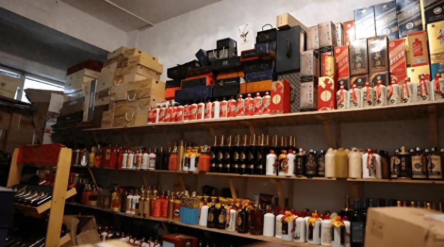 家中存酒怎么存？專(zhuān)家說(shuō)：存酒別手欠，牢記這3點(diǎn)，白酒越存越香