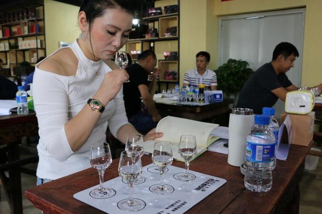 適合長(zhǎng)期存放的酒_什么酒適合長(zhǎng)期收藏_適合收藏的好酒